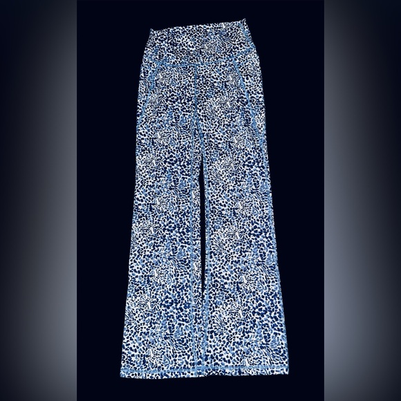 Lilly Pulitzer Pants - Lilly Pulitzer Abstract Blue and White Leopard Wide-Leg Pants/ Leggings szL